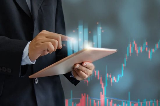 美联储主席沃什上任百天陷两难：特朗普曾承诺他“做你自己的事吧”，如今喊话“全球最低利率”