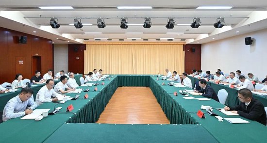 遵义市与茅台集团座谈会召开