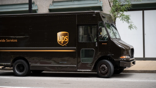 UPS季度业绩超出预期	，再度上调全年业绩指引